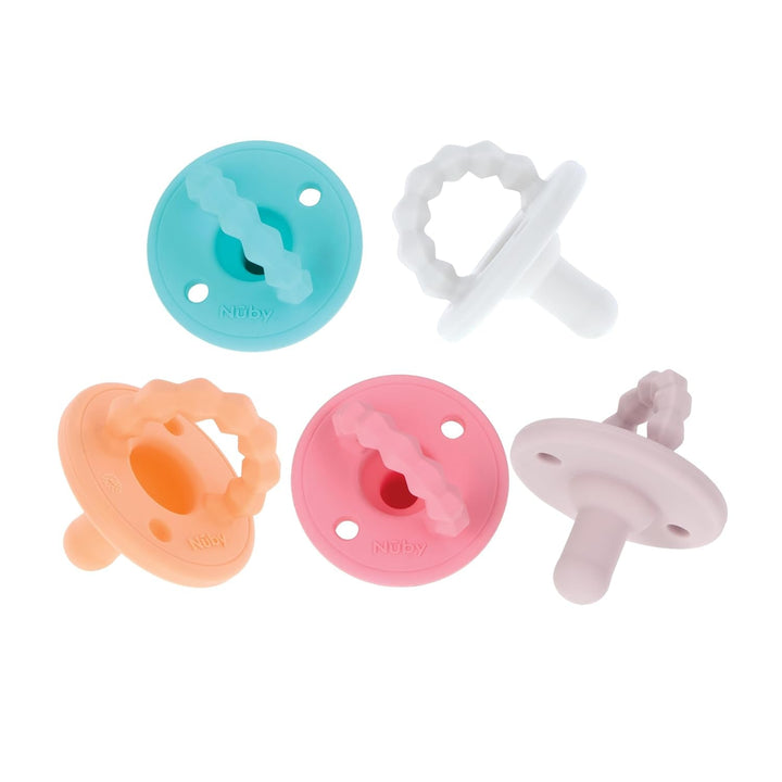 Nuby – Set de 5 tetine și suzete ortodontice din silicon moale | 3 modele pentru zi și noapte | 2 modele care strălucesc în întuneric | Fără BPA | Formă asemănătoare sânilor | Pentru 18-36 de luni